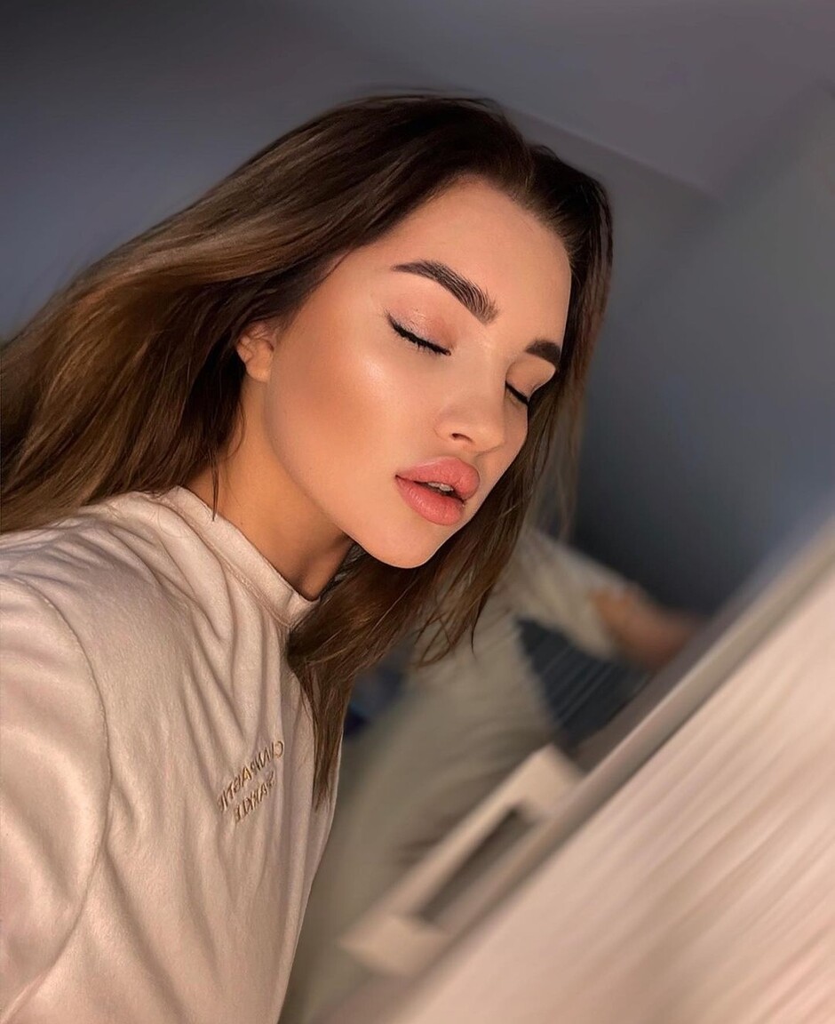 Viktoryia brian dating old lady