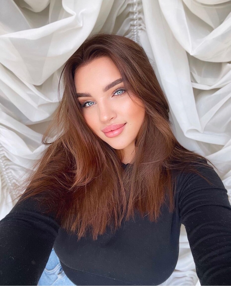 Viktoryia brian dating old lady