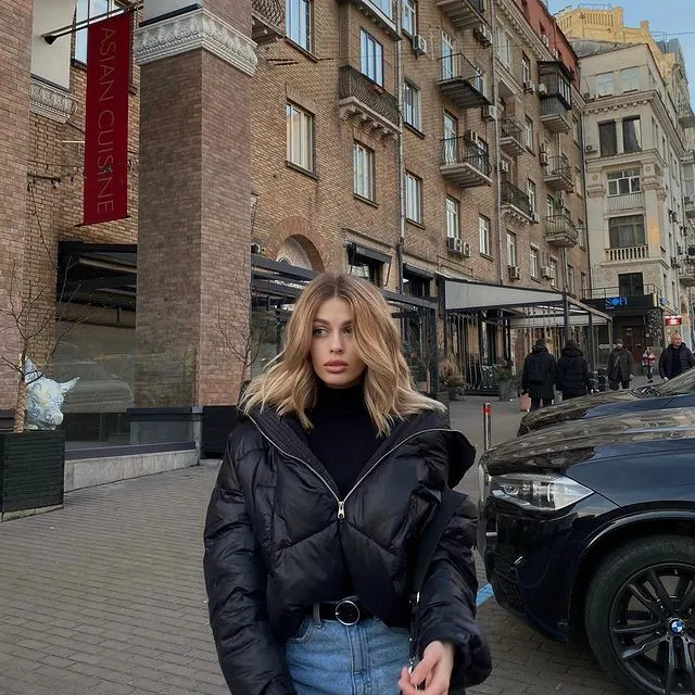 Anastasia dating a pregnant lady