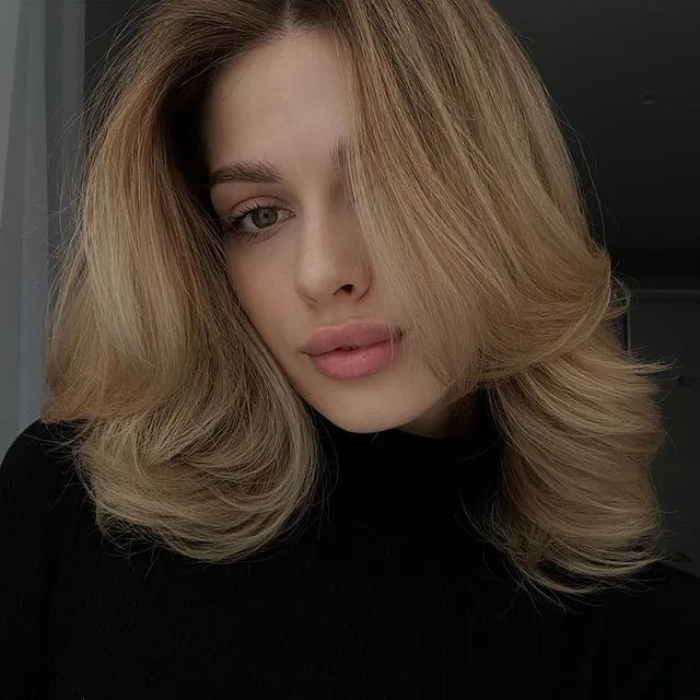 Anastasia dating a pregnant lady