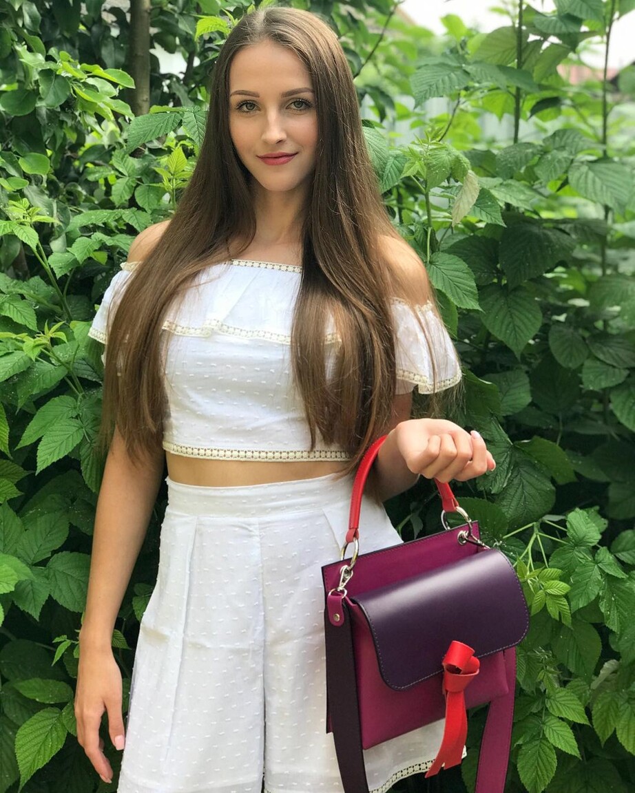 Angelina dating foreign ladies