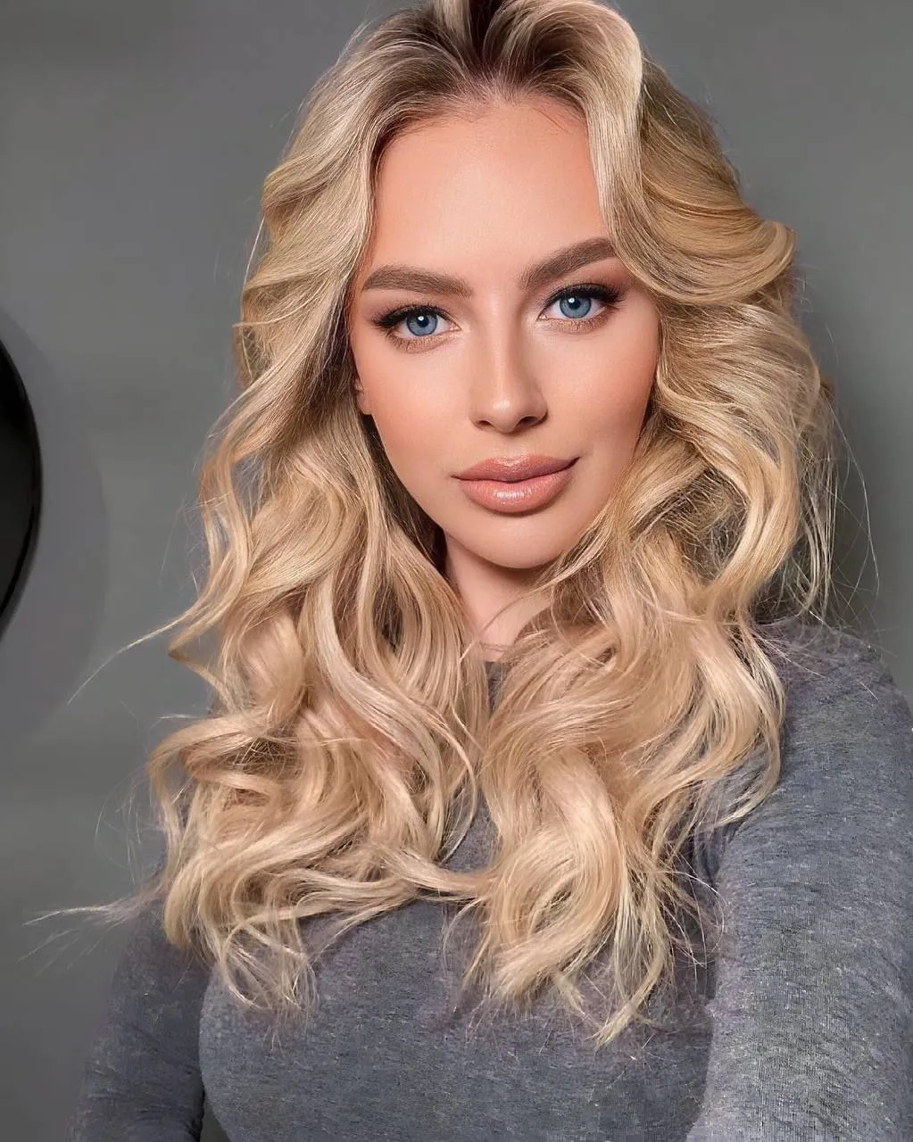 Anastasia dating quirky girl