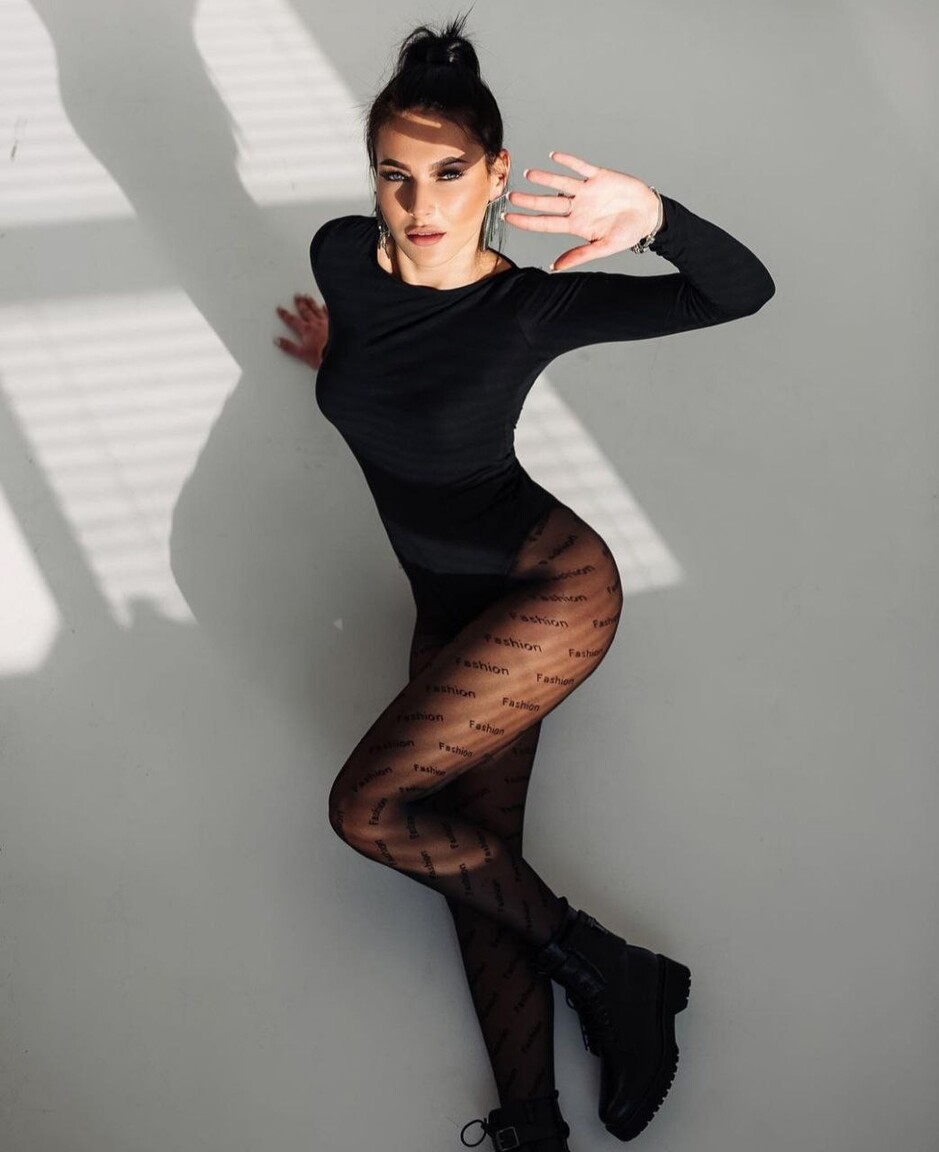 Andriana dating russian girl online