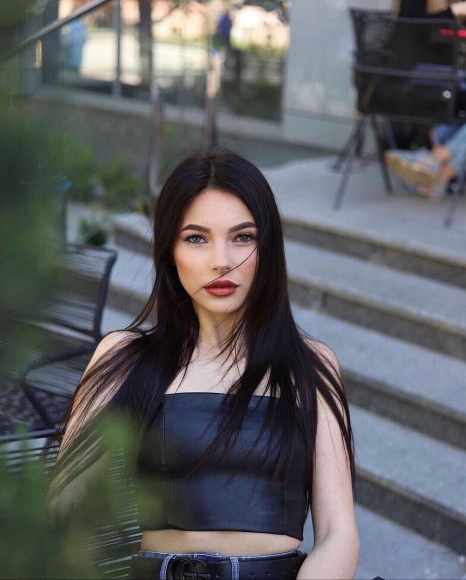 Andriana dating russian girl online