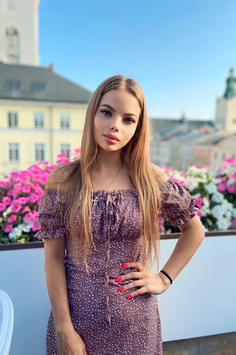 Ilona lady nadia dating