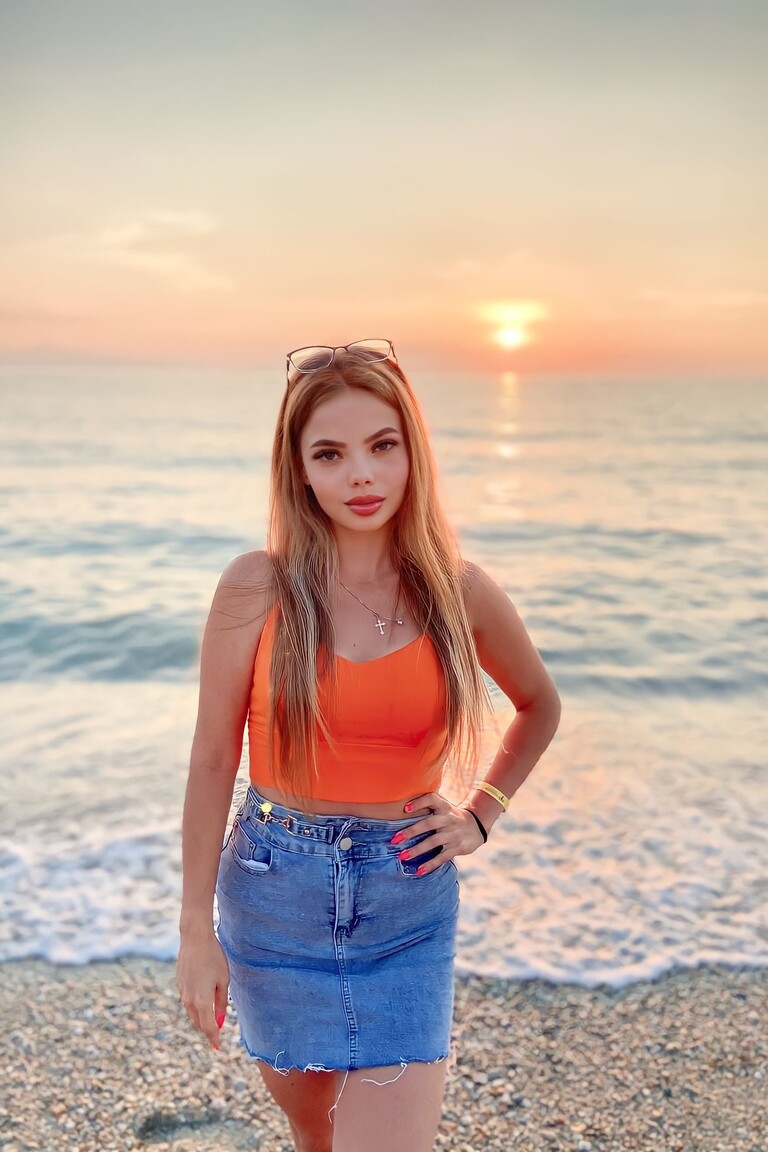 Ilona lady nadia dating