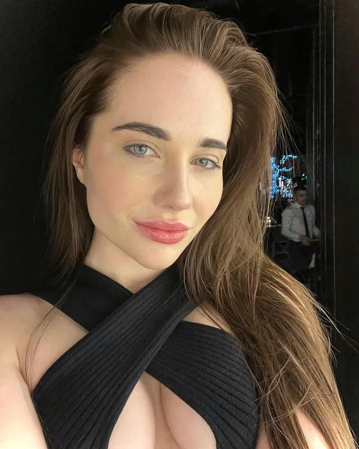 Daria older lady dating younger man
