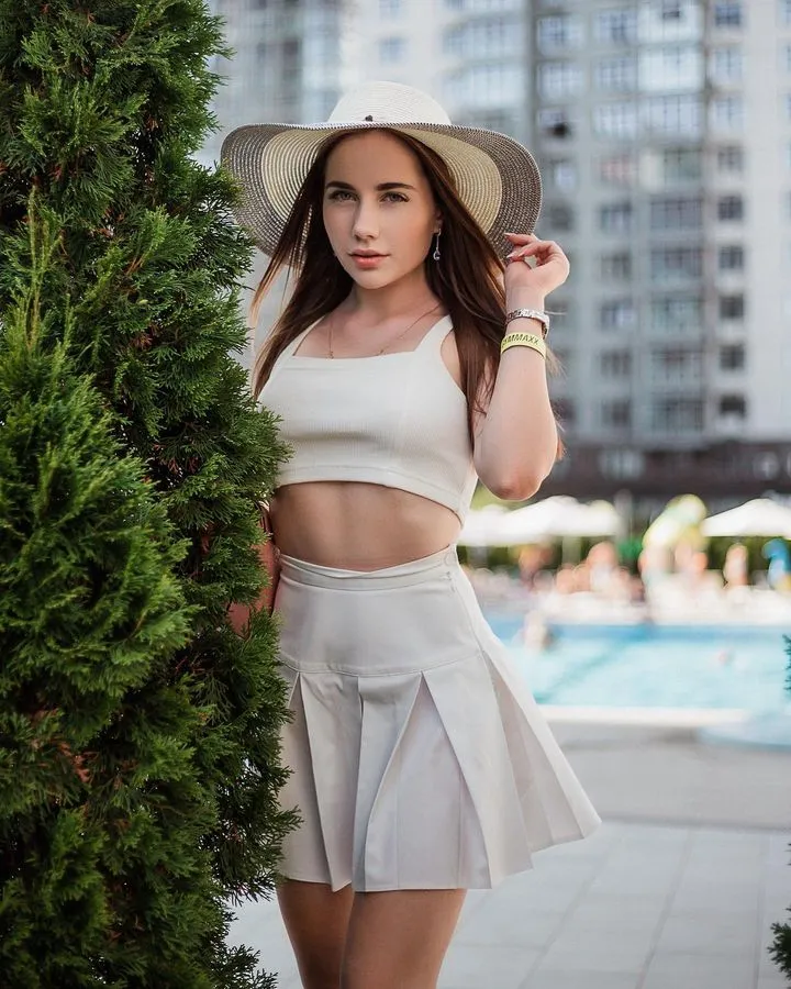 Daria older lady dating younger man