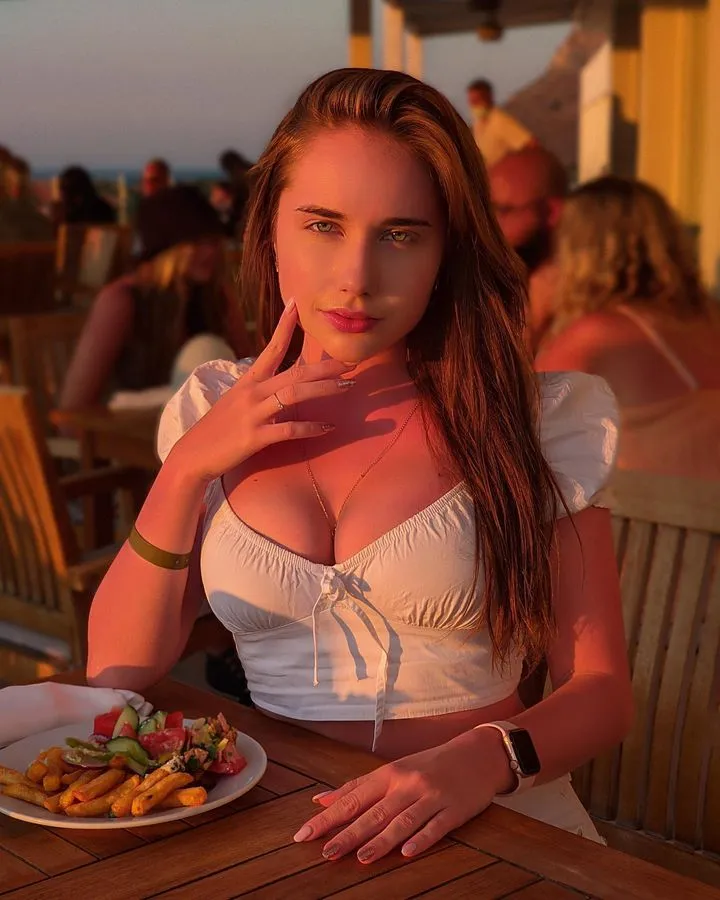 Daria older lady dating younger man